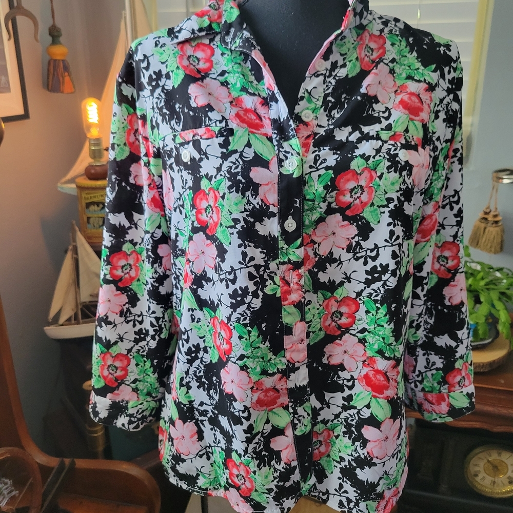Laura Scott Petite Floral Blouse